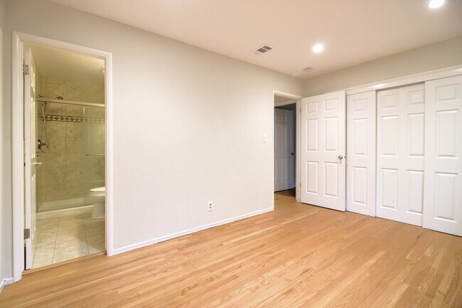 Building Photo - 5023 Country Ln