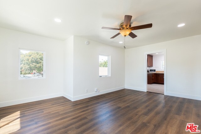 Foto del edificio - 626 Silver Lake Blvd