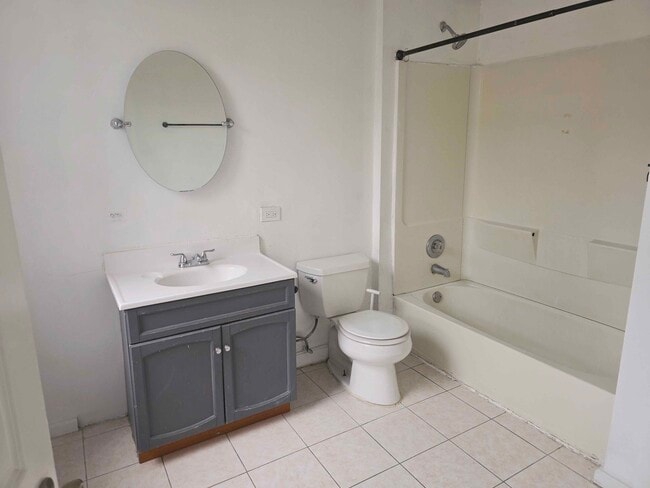 Baño del segundo piso - 1633 McDaniel Ave