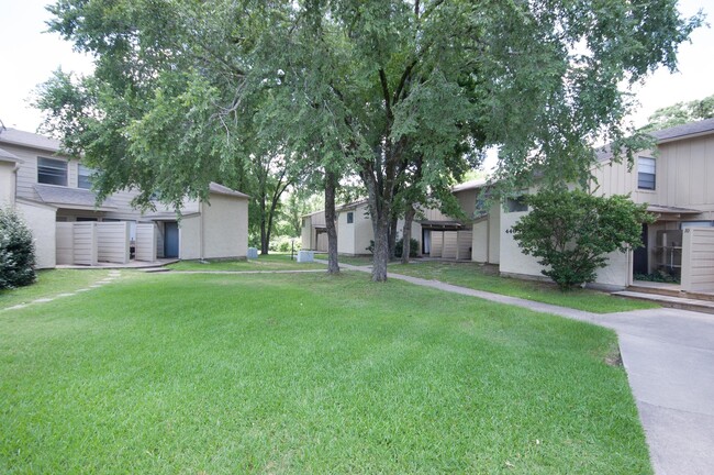 Building Photo - 1-bed, 1-bath unit in Bryan, great locatio...