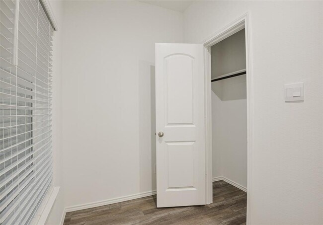 Building Photo - 1055 Llano Trl