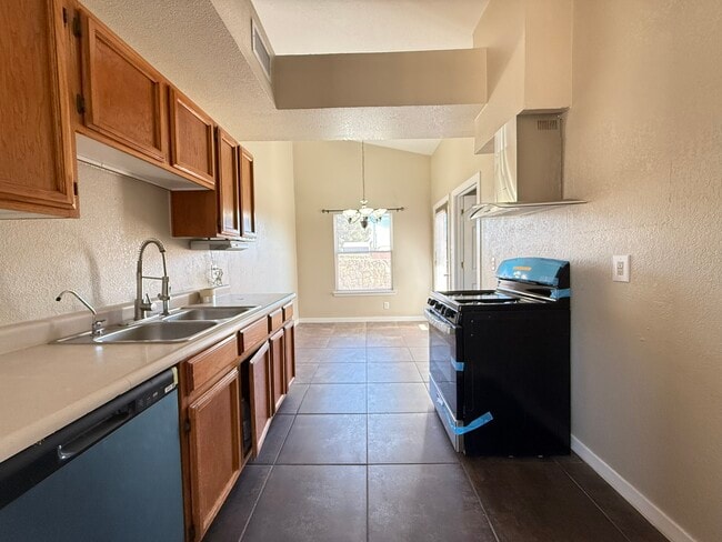 Foto del edificio - 1217 Iguana Pl