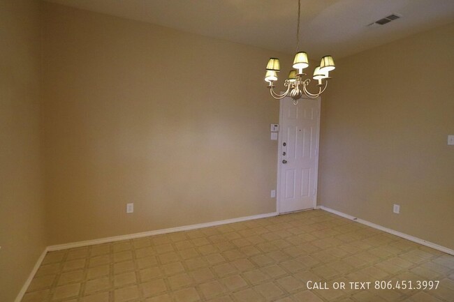 Building Photo - Gorgeous, 3/2/2 home in North Lubbock, Clo...