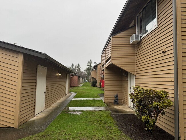 Foto del edificio - CLICK "REQUEST A TOUR" NOW!