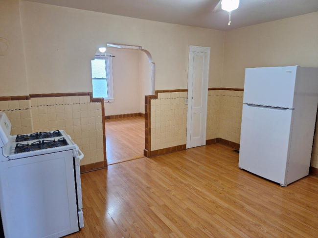 Building Photo - 321 Oak Hill Ave