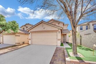 Building Photo - 9645 Grapeland Ave