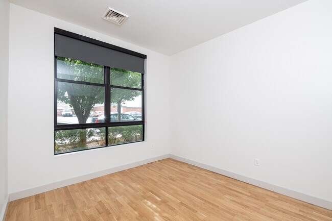 Foto del edificio - 320 D St