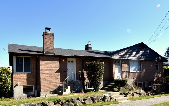 Building Photo - Ballard 4-plex - 2 bedrooms