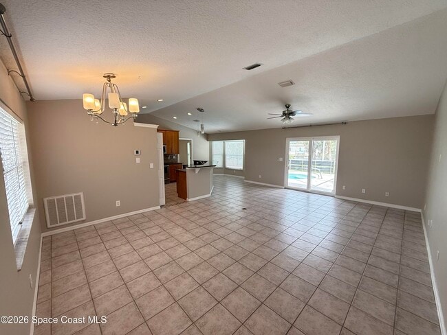 Building Photo - 563 Summers Creek Dr