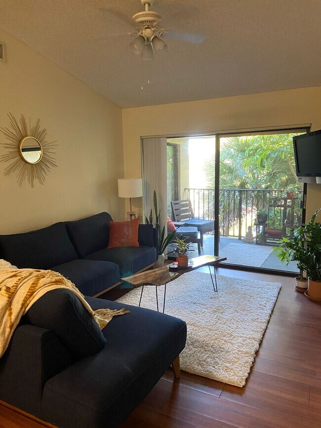Building Photo - 9999 Summerbreeze Dr