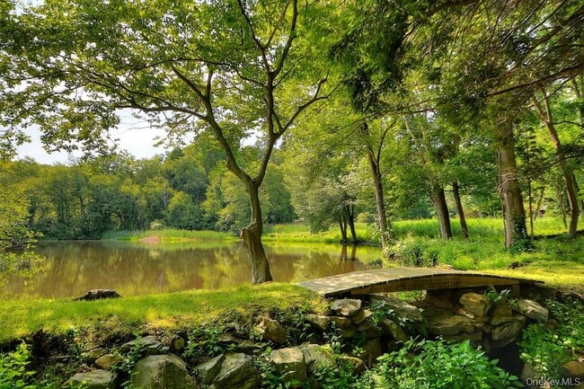 Building Photo - 16 Old Post Rd