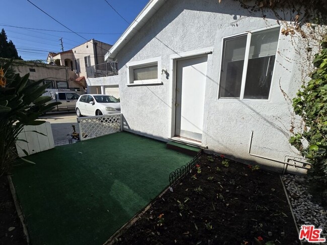 Building Photo - 815 N Poinsettia Pl