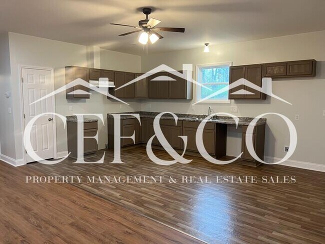 Foto del edificio - Spacious 3 Bed / 2 Bath Home – District 7, Spartanburg