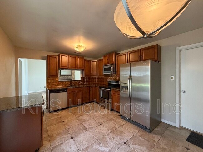 Building Photo - 1620 Boles Pl