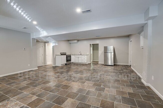 Foto del edificio - 8718-8720 E Winner Rd