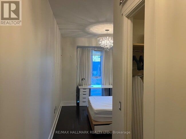 Building Photo - 560 Front St W