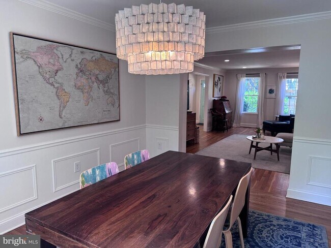 Foto del edificio - 6621 McLean Ct