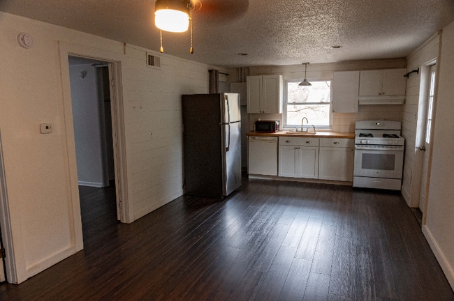 Building Photo - 1631 S Huntington Dr