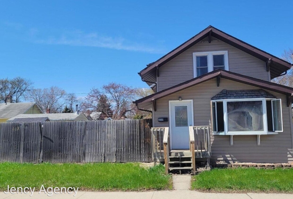 Primary Photo - 3 br, 1.5 bath House - 1615 S 4th St