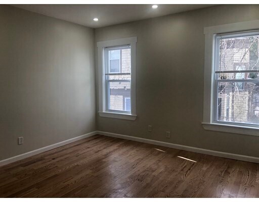 Building Photo - 31 Magnolia St