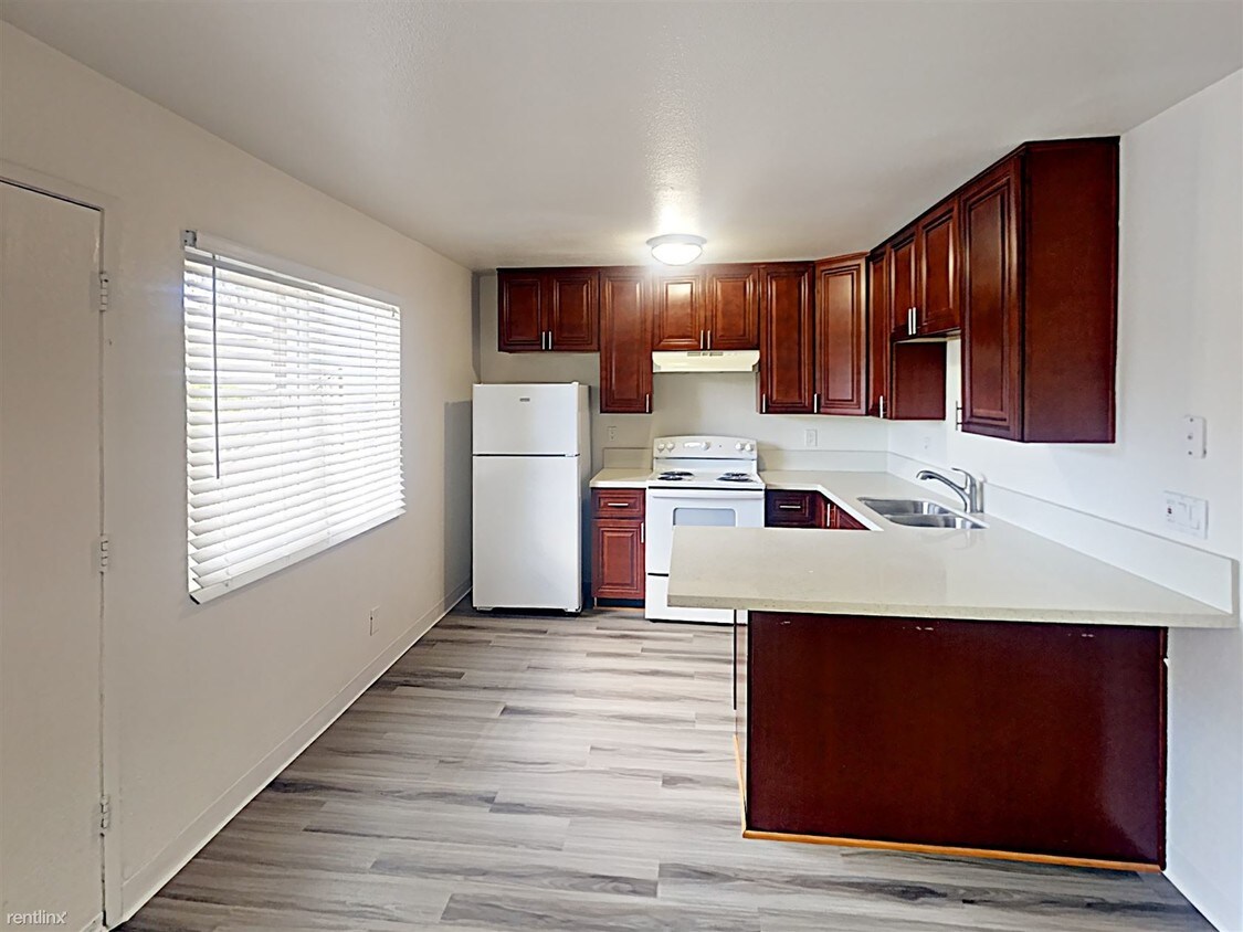 Foto principal - 4960 Auburn Dr