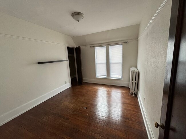 Building Photo - 2863 N Lake Dr