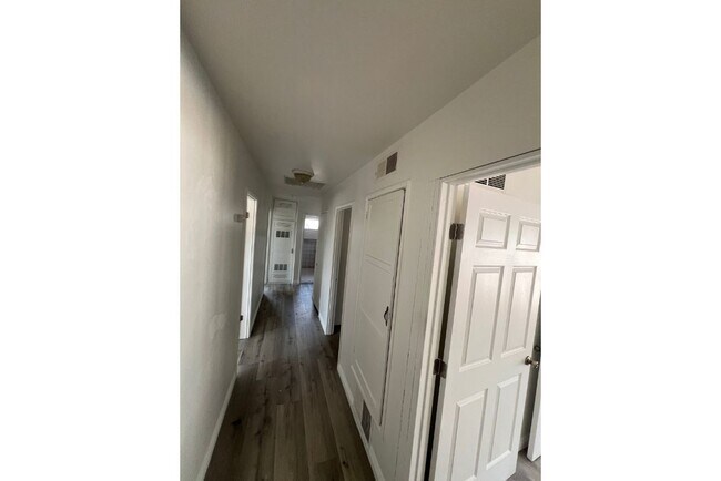 Foto del edificio - 198 W Glenfair Ln