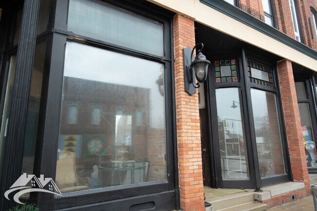 Building Photo - 131 Brown St