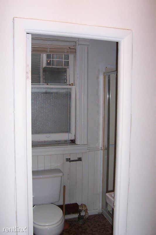 Building Photo - 311 Thompson St
