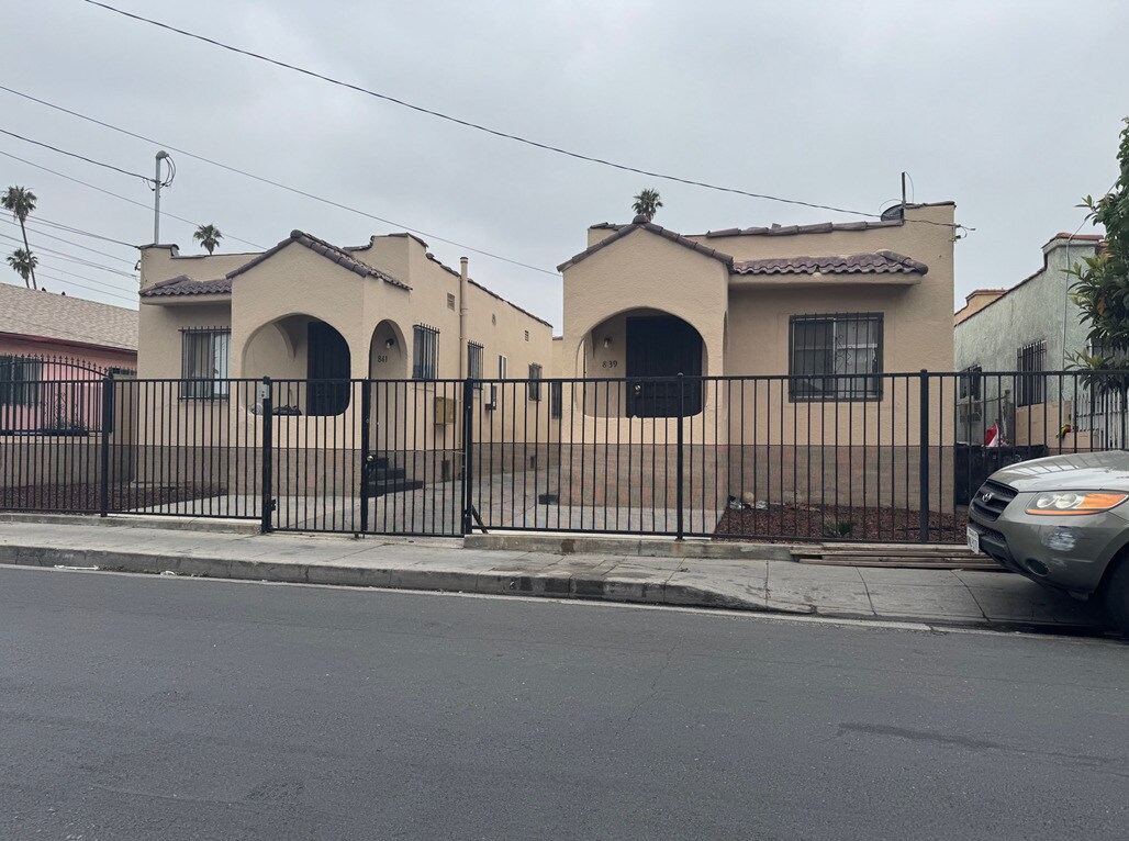 Foto principal - 839-841 W 83rd St