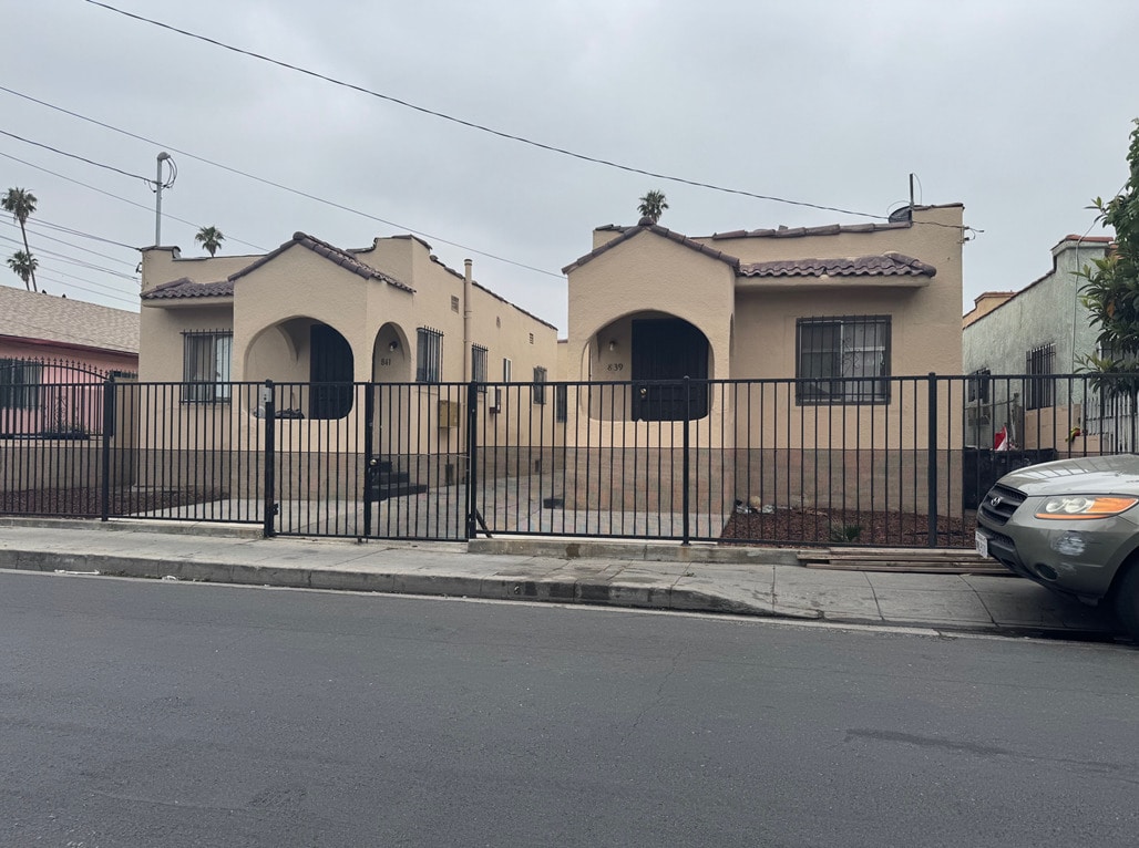 Primary Photo - 839-841 W 83rd St