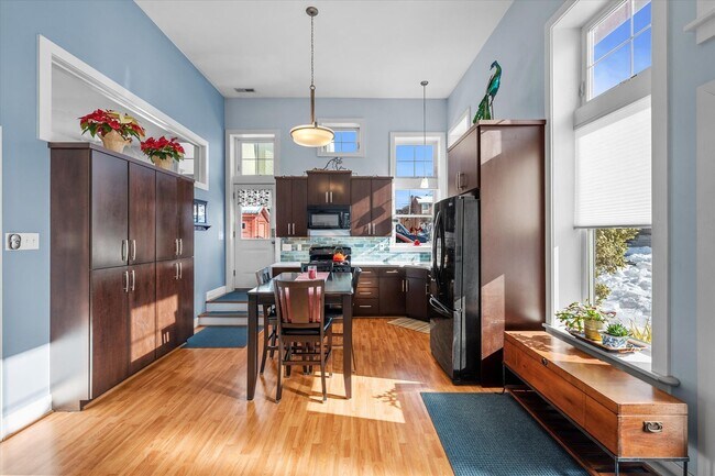 Foto del edificio - Available Now!  Rare One-Floor Living in West Chester Borough with 2 Garage Spaces & Off-Street P...