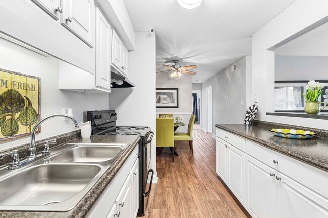 Building Photo - Pines of Ashton