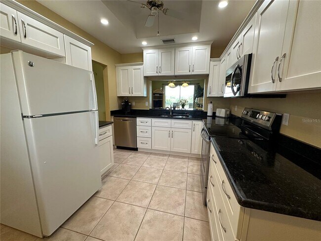 Building Photo - 9610 Club S Cir