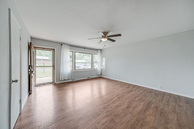 Building Photo - Move-In Ready 4 Bedroom Home in the Heart of Champaign