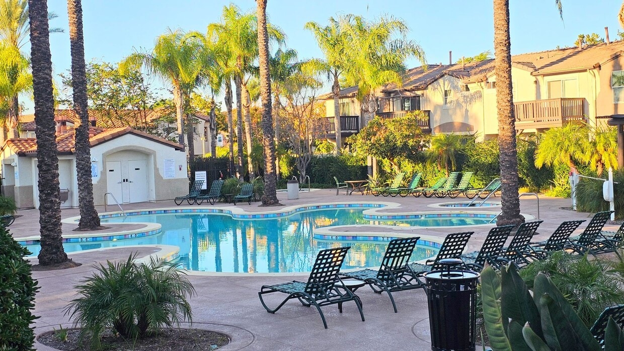 Foto principal - Gorgeous Resort Style - Gated and Guarded Community