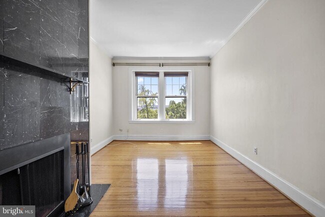 Foto del edificio - 3014 Dent Pl NW