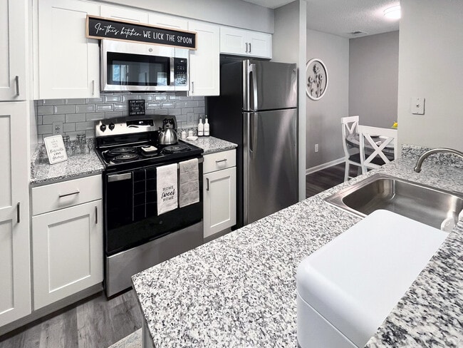 Building Photo - Trinity Lakes