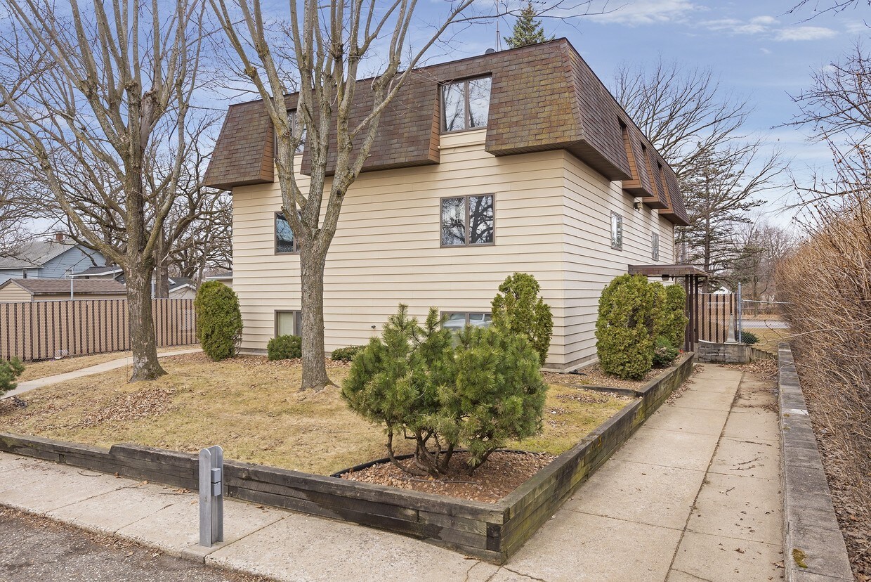 Primary Photo - 1504 Clearwater Rd