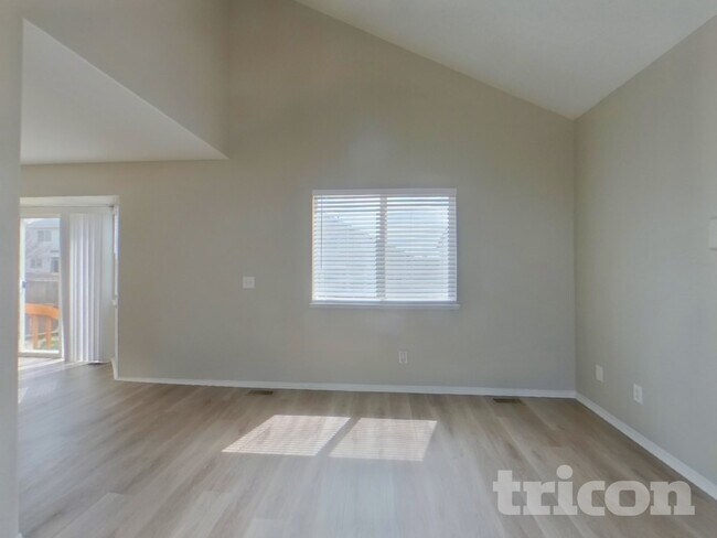 Foto del edificio - 5119 Chaise Dr