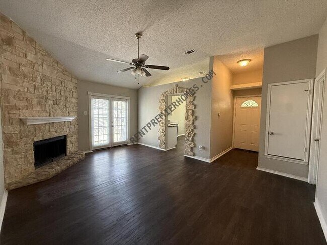Building Photo - 10206 Shayna Dr