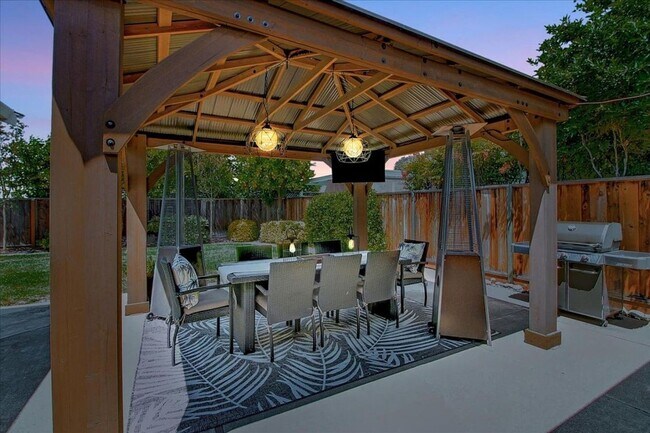 Foto del edificio - LOVELY 3 Bed/2 Bath Home in San Jose on a ...
