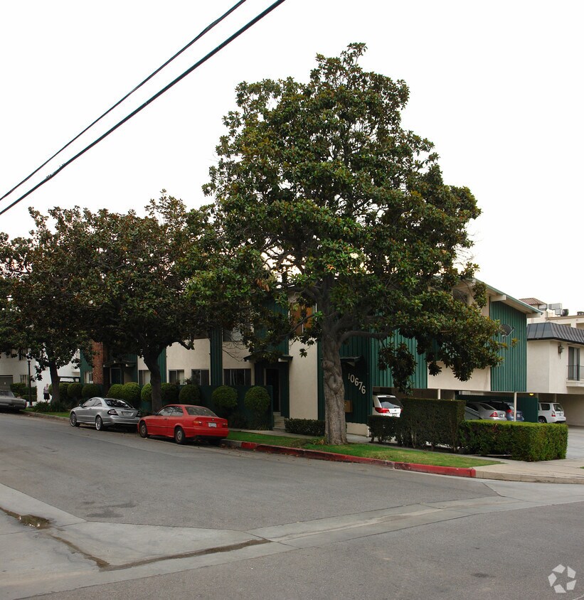 Primary Photo - 10676 Missouri Ave
