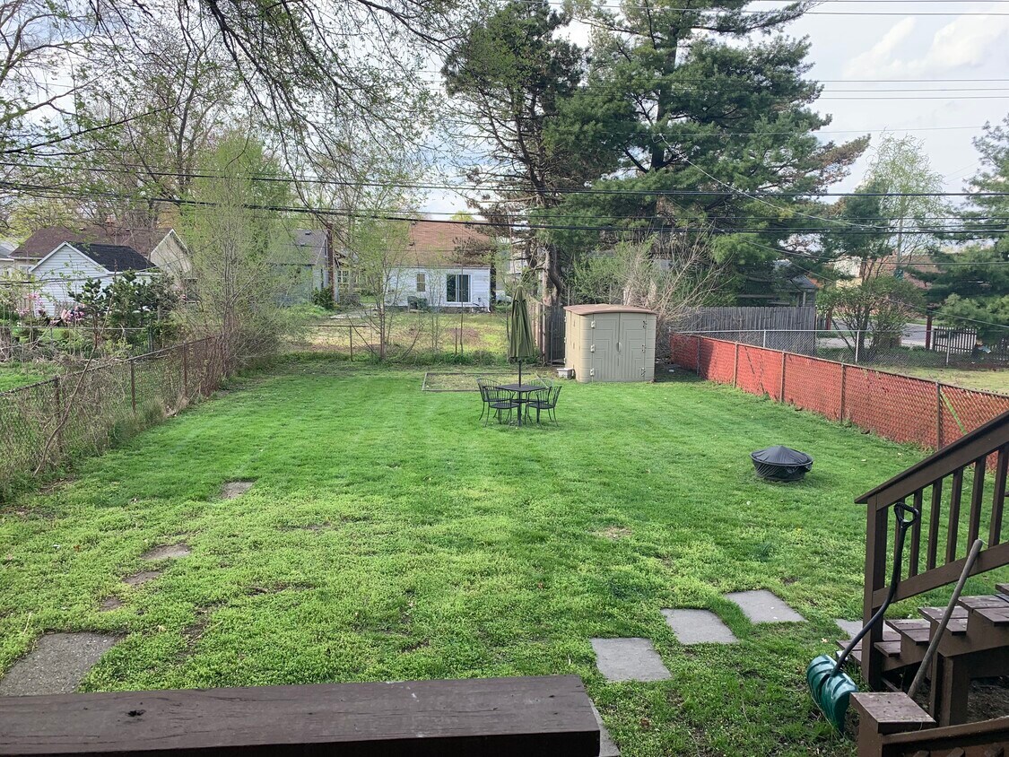 Primary Photo - 465 E Oakridge Ave