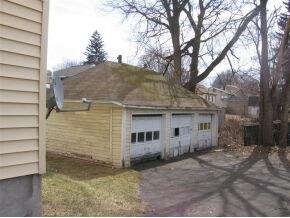 Building Photo - 306 Robinson St