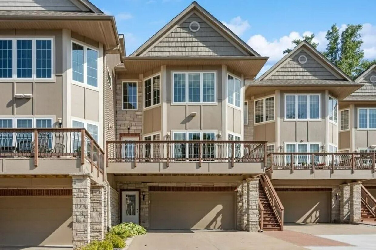 235 Holiday Rd, Coralville, IA 52241 Townhome Rentals in Coralville