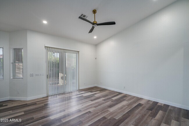 Building Photo - 4609 E Pinnacle Vista Dr
