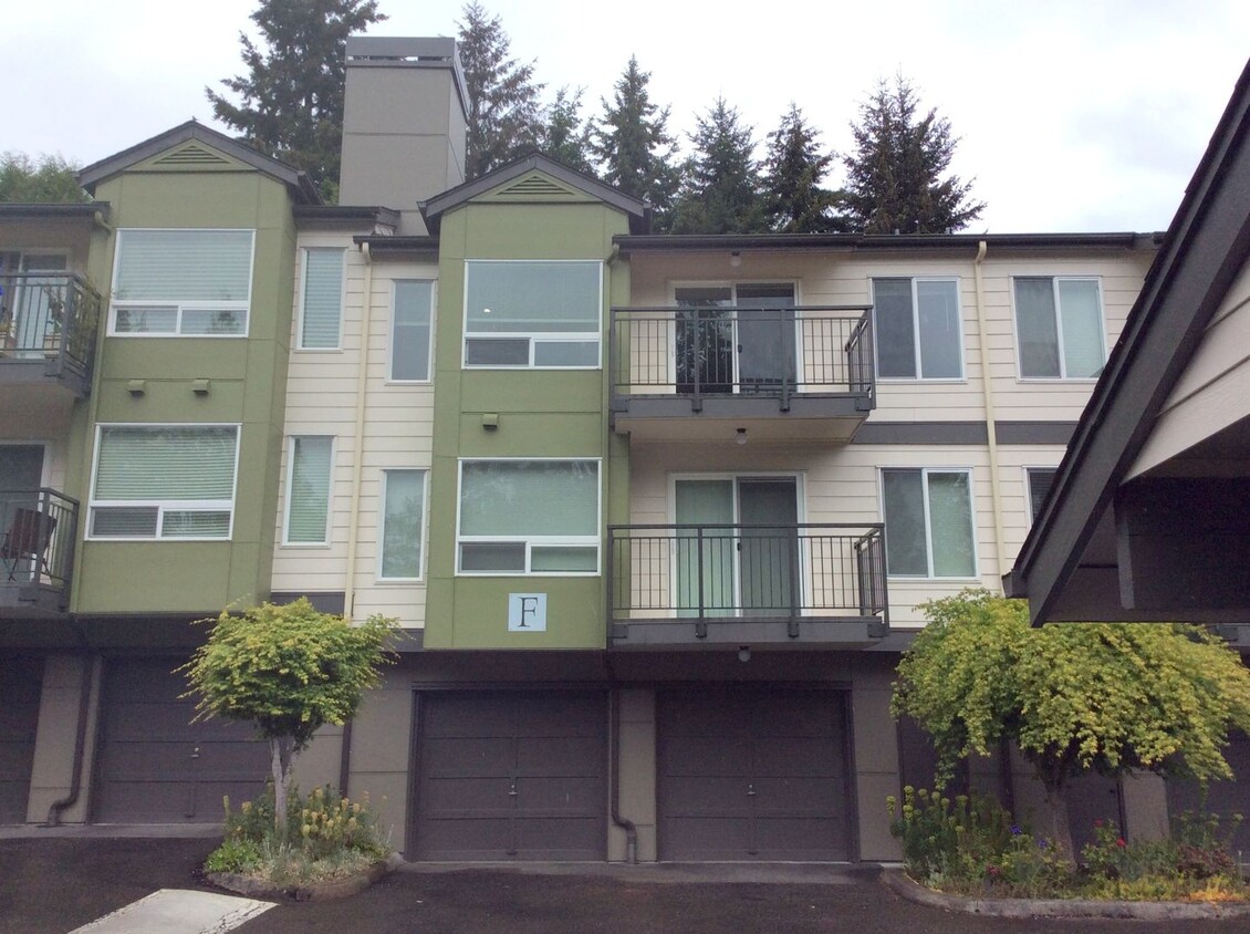 Foto principal - Top Floor - 2 BDRM/1 BATH Condo Available ...