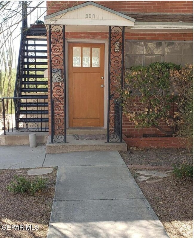 Building Photo - 904 W Yandell Dr