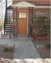 Building Photo - 904 W Yandell Dr